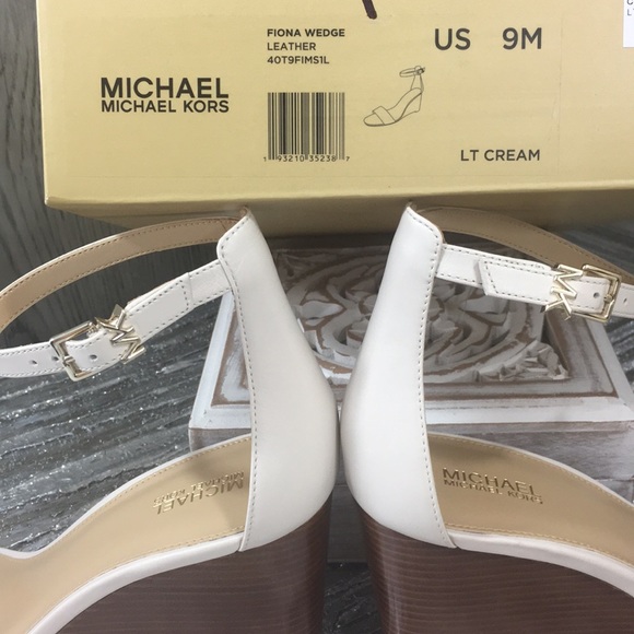MICHAEL Michael Kors FIONA WEDGE LEATHER LT KREAM - Picture 8 of 8